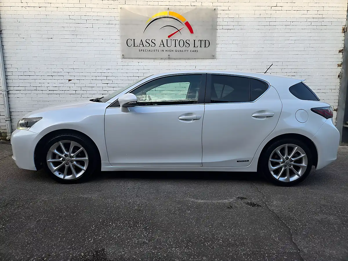 Used 2011 Lexus Ct Se-L White - Interior and Exterior details 6