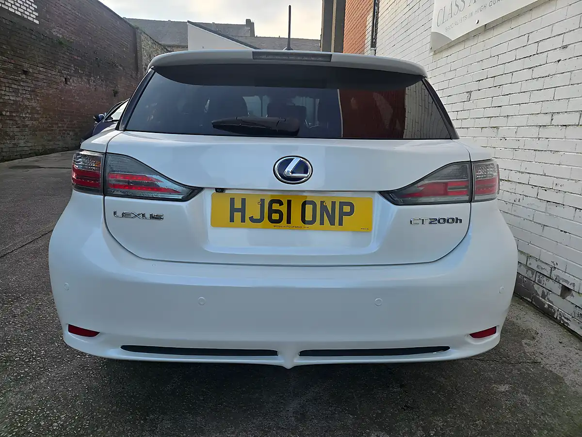 Used 2011 Lexus Ct Se-L White - Interior and Exterior details 7