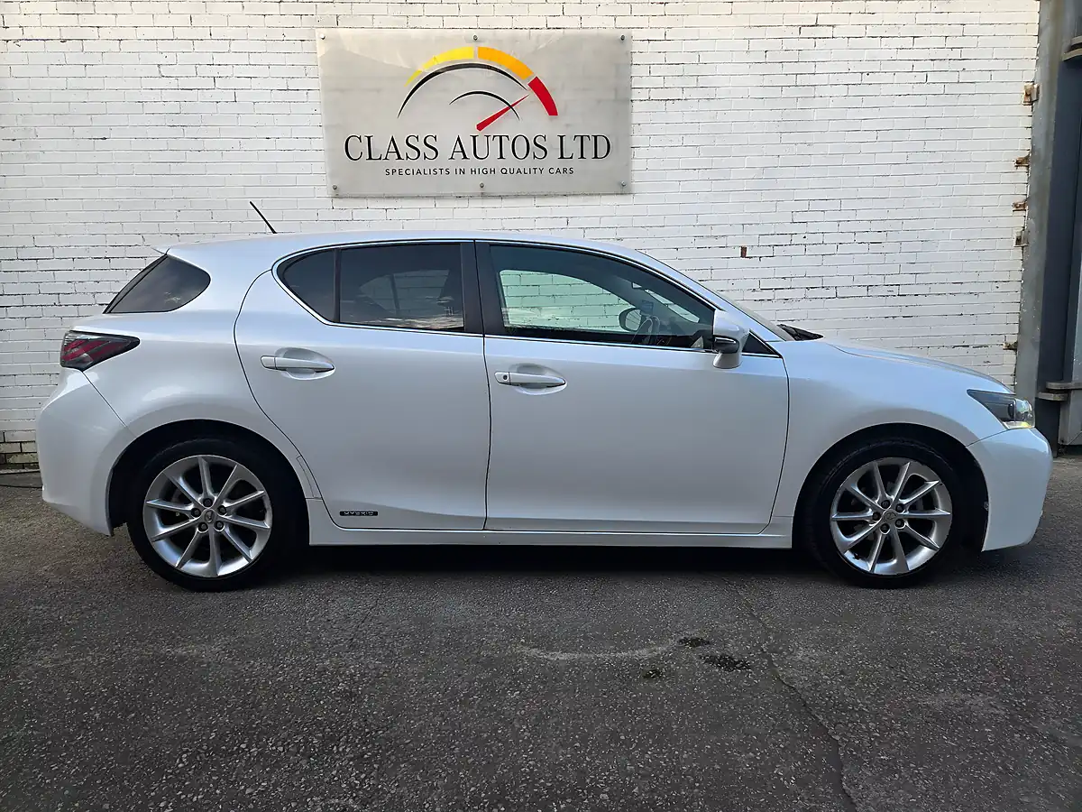 Used 2011 Lexus Ct Se-L White - Interior and Exterior details 8