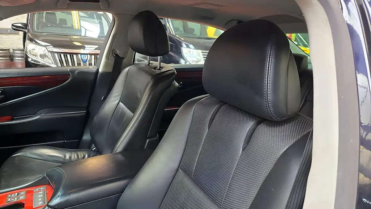 Used 2011 Lexus Ls Premier Lwb Black - Interior and Exterior details 12