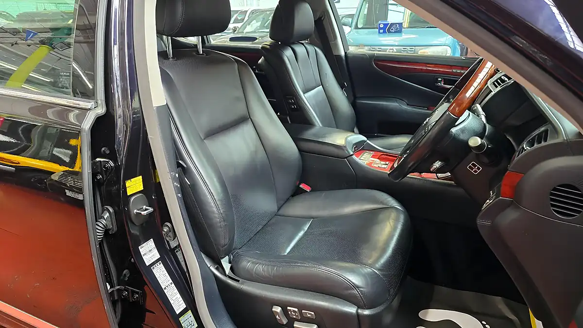 Used 2011 Lexus Ls Premier Lwb Black - Interior and Exterior details 5