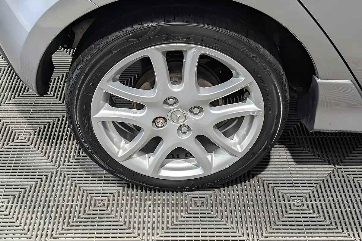 Used 2011 Mazda 2 Takuya Silver - Interior and Exterior details 10