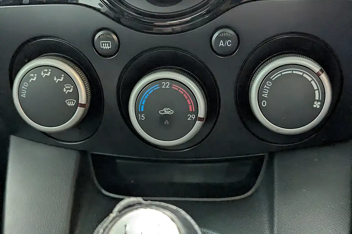 Used 2011 Mazda 2 Takuya Silver - Interior and Exterior details 13