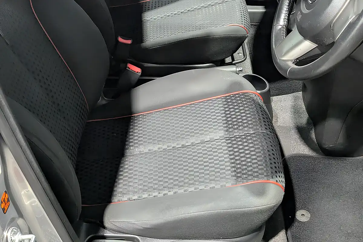 Used 2011 Mazda 2 Takuya Silver - Interior and Exterior details 14