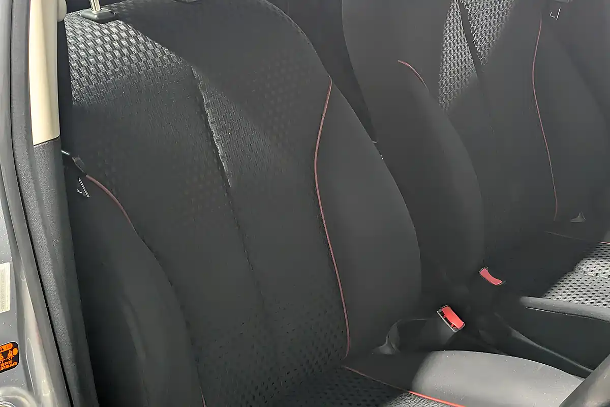 Used 2011 Mazda 2 Takuya Silver - Interior and Exterior details 15