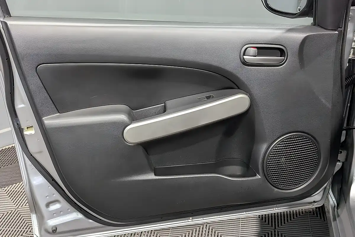 Used 2011 Mazda 2 Takuya Silver - Interior and Exterior details 18