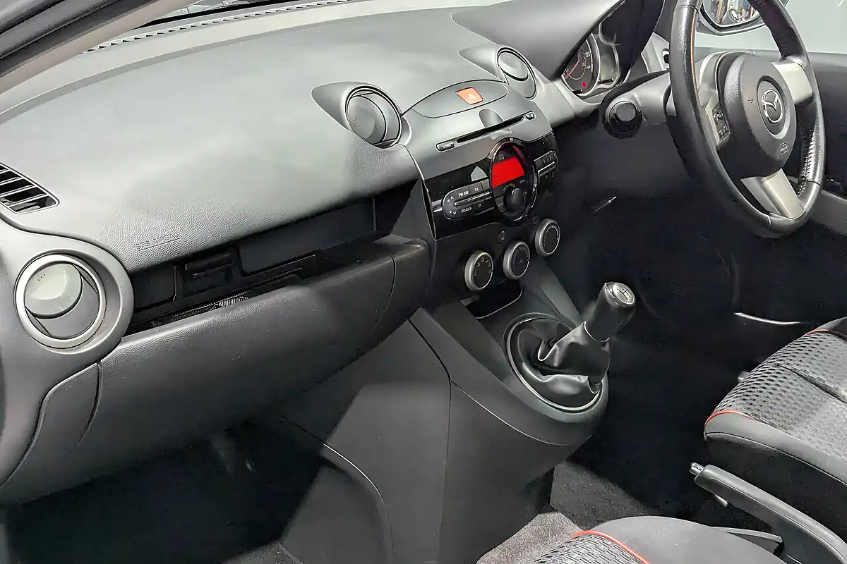 Used 2011 Mazda 2 Takuya Silver - Interior and Exterior details 19