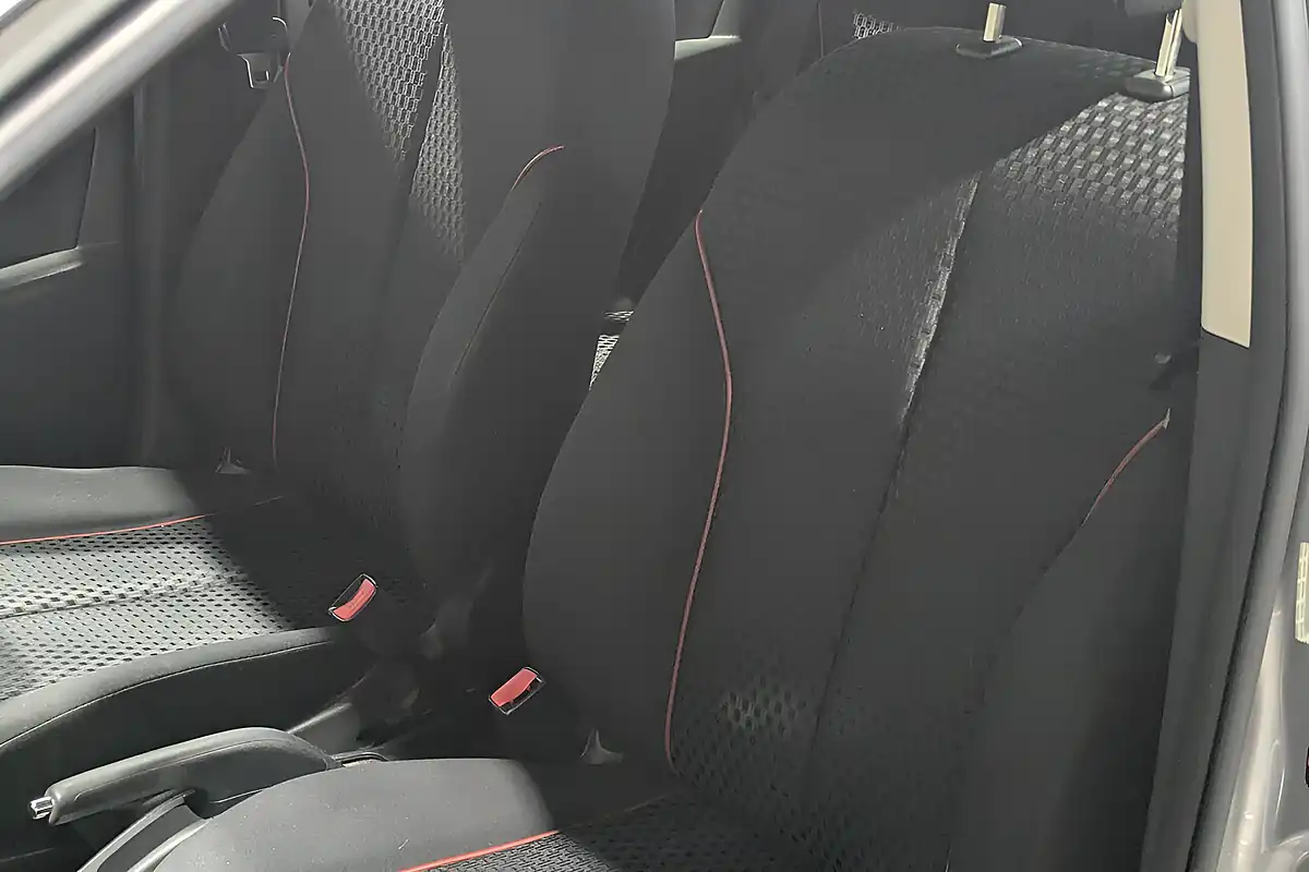 Used 2011 Mazda 2 Takuya Silver - Interior and Exterior details 20