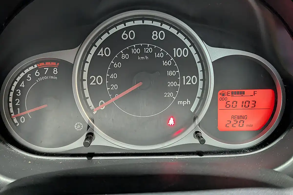 Used 2011 Mazda 2 Takuya Silver - Interior and Exterior details 3