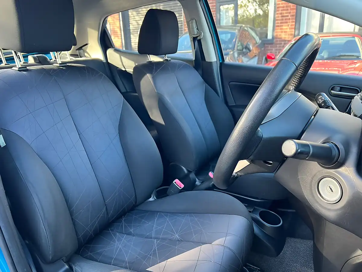 Used 2011 Mazda 2 Tamura Blue - Interior and Exterior details 12