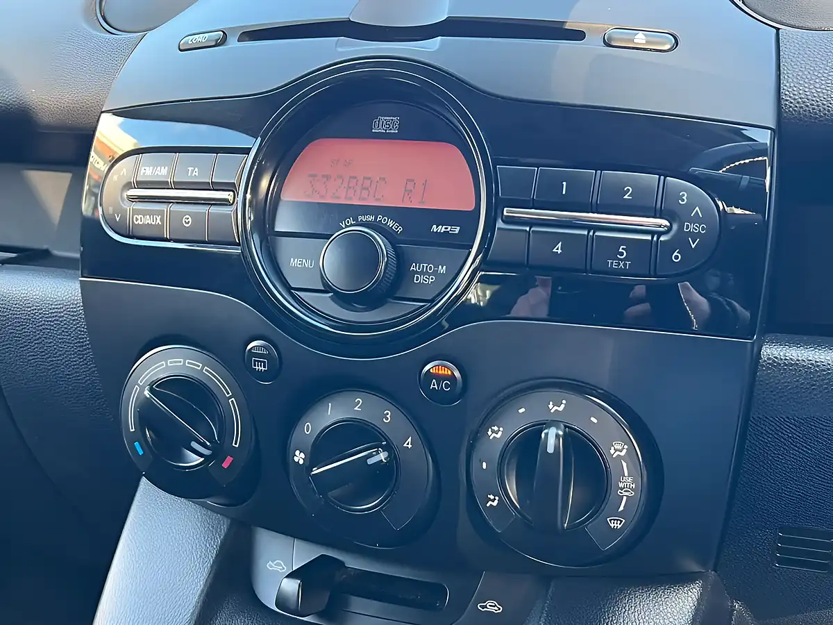 Used 2011 Mazda 2 Tamura Blue - Interior and Exterior details 19
