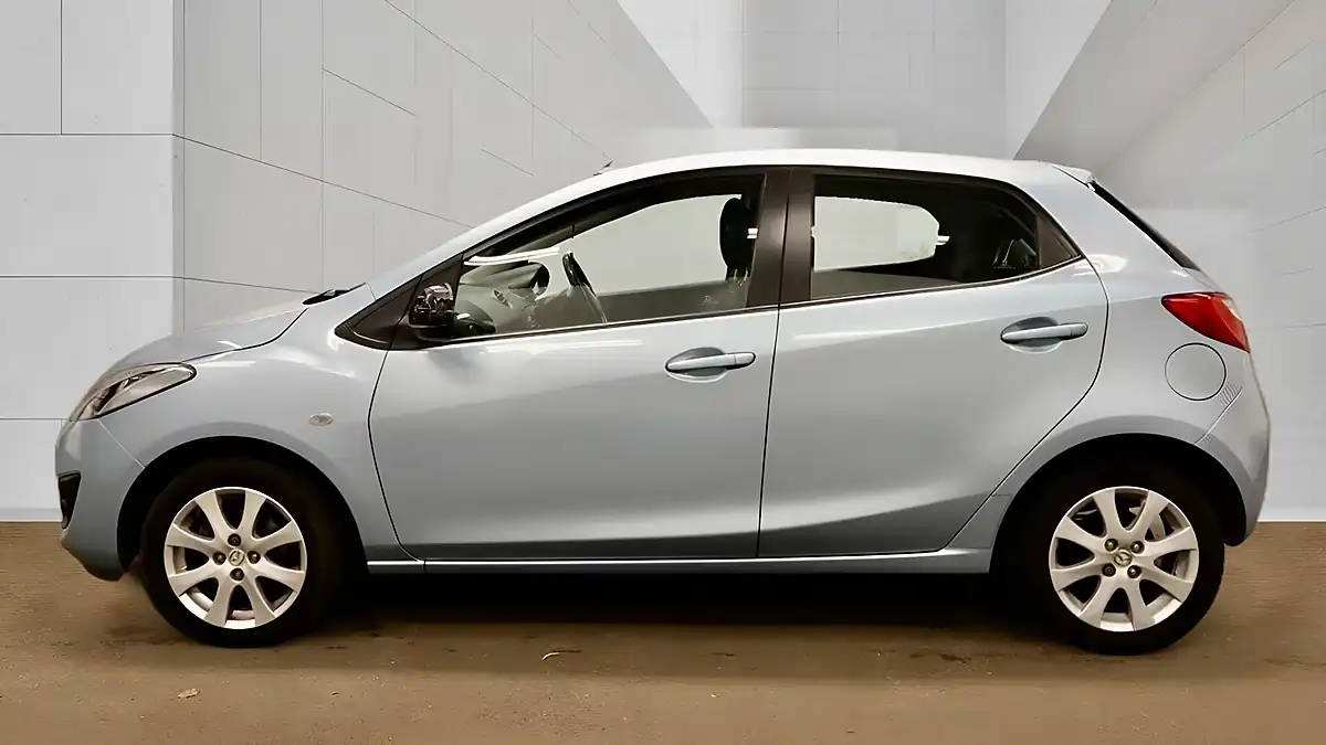Used 2011 Mazda 2 TS2 Blue - Interior and Exterior details 4