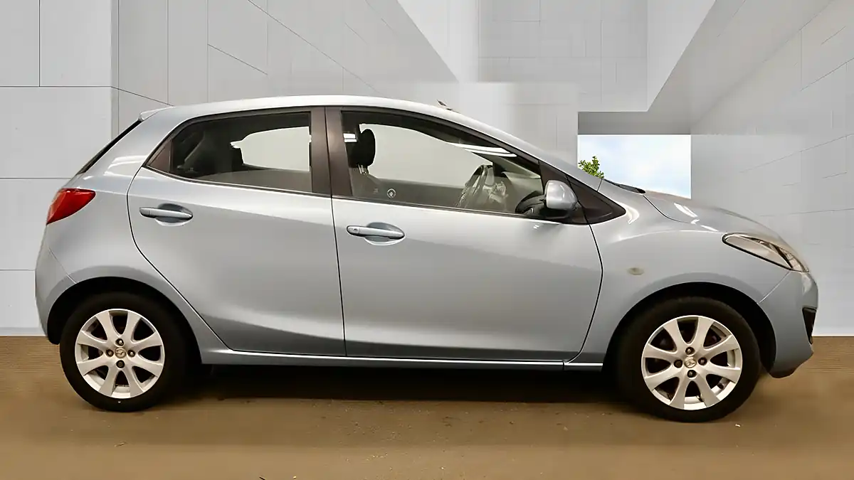 Used 2011 Mazda 2 TS2 Blue - Interior and Exterior details 8