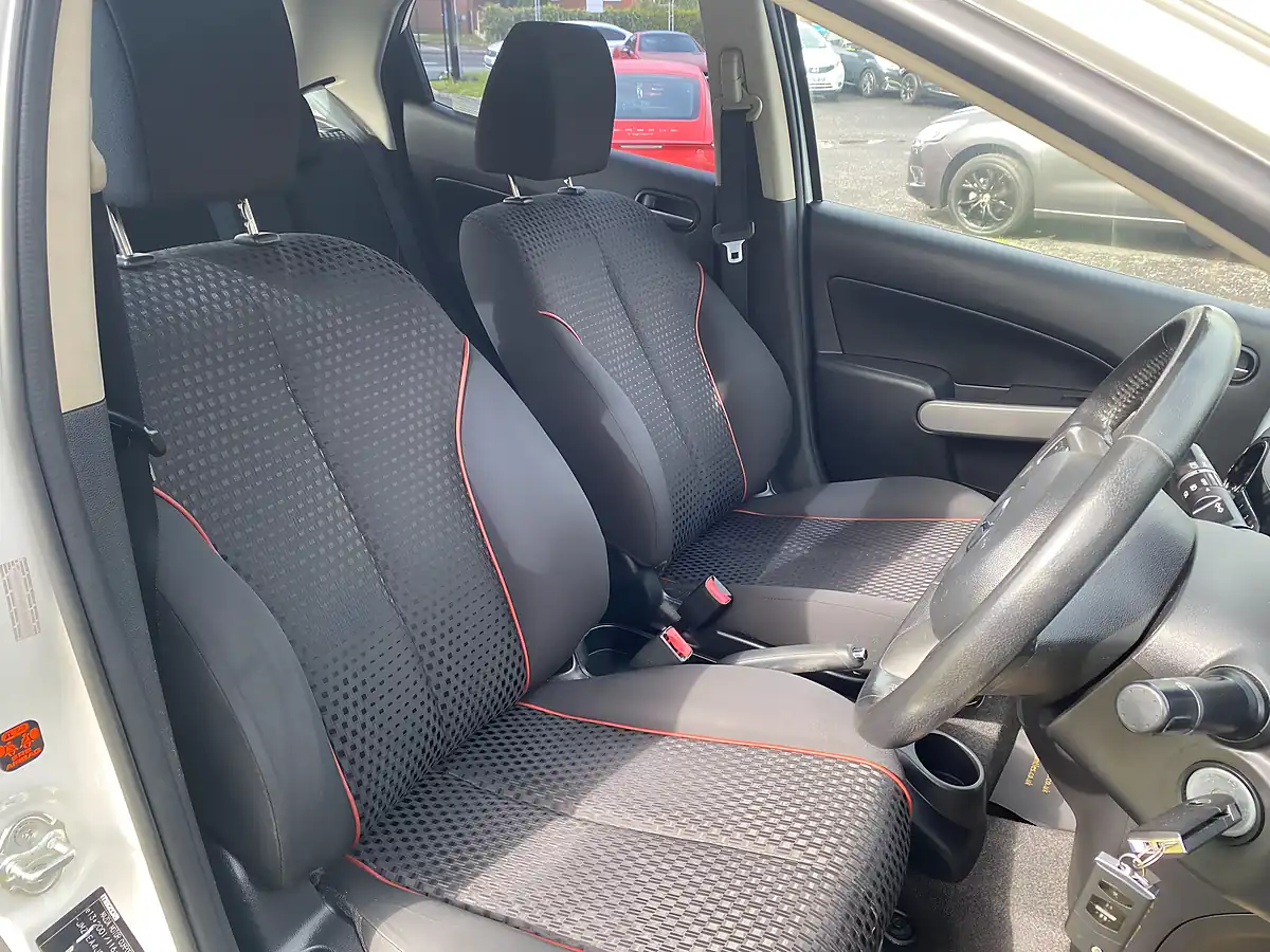 Used 2011 Mazda Mazda2 Black Limited Edition Crystal White - Interior and Exterior details 19