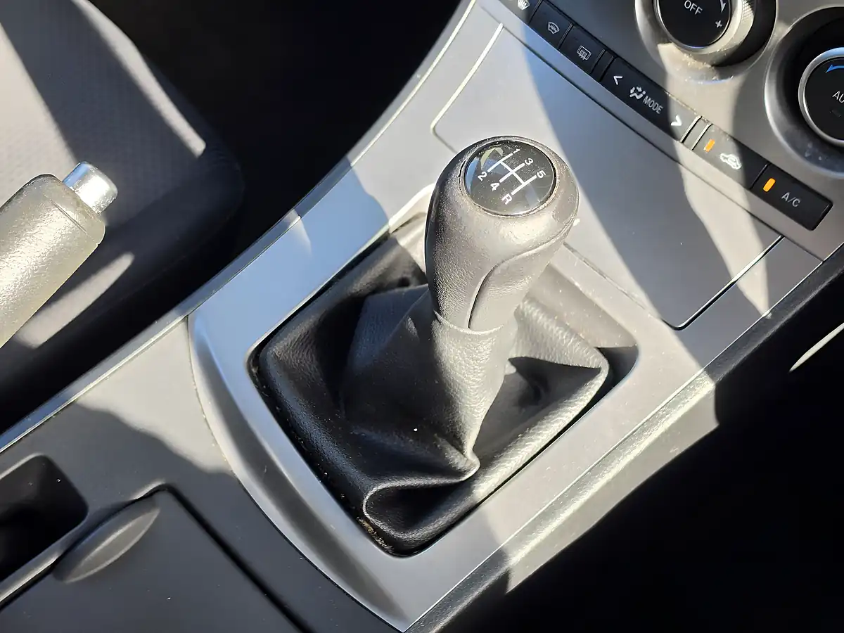 Used 2011 Mazda Mazda3 TS2 Red - Interior and Exterior details 10