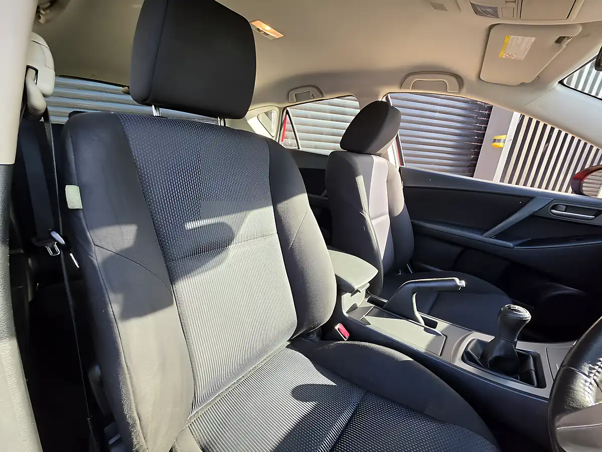 Used 2011 Mazda Mazda3 TS2 Red - Interior and Exterior details 4