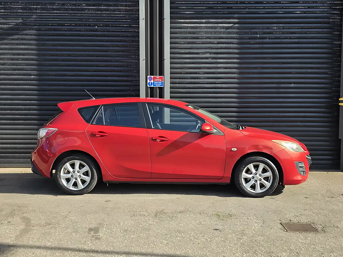 Used 2011 Mazda Mazda3 TS2 Red - Interior and Exterior details 6