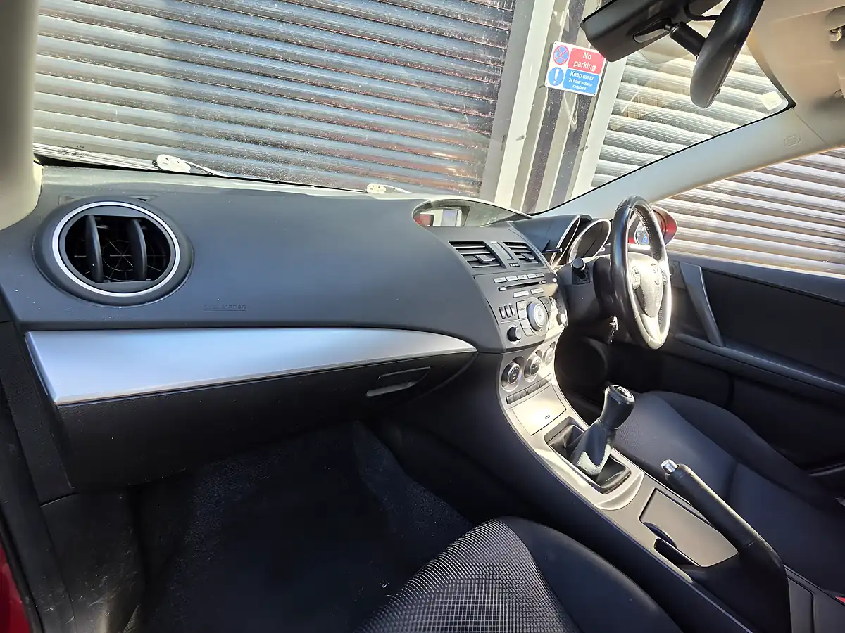 Used 2011 Mazda Mazda3 TS2 Red - Interior and Exterior details 8