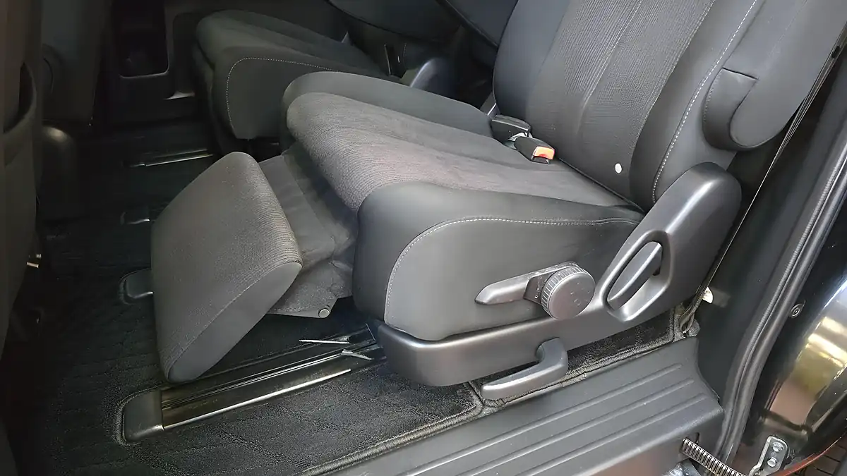 Used 2011 Mazda MPV MPV 7 Seats Ulez Free Grey - Interior and Exterior details 11