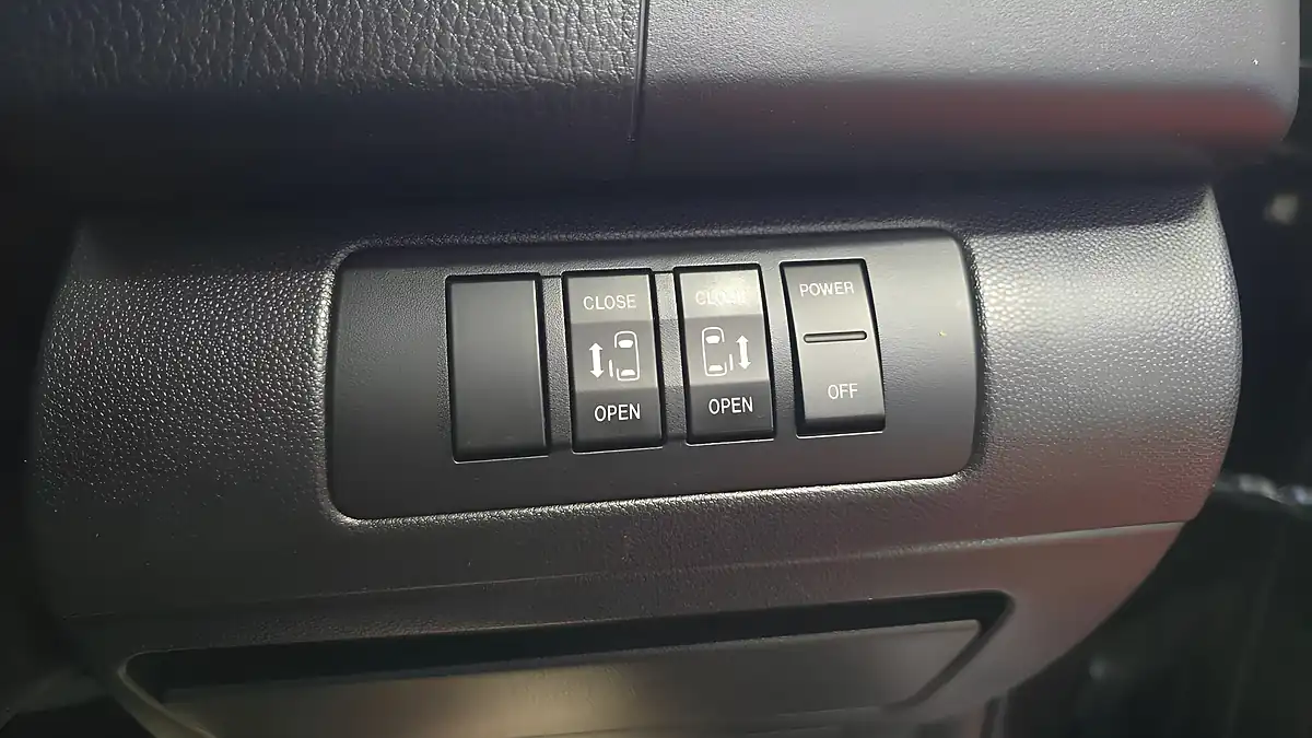 Used 2011 Mazda MPV MPV 7 Seats Ulez Free Grey - Interior and Exterior details 9
