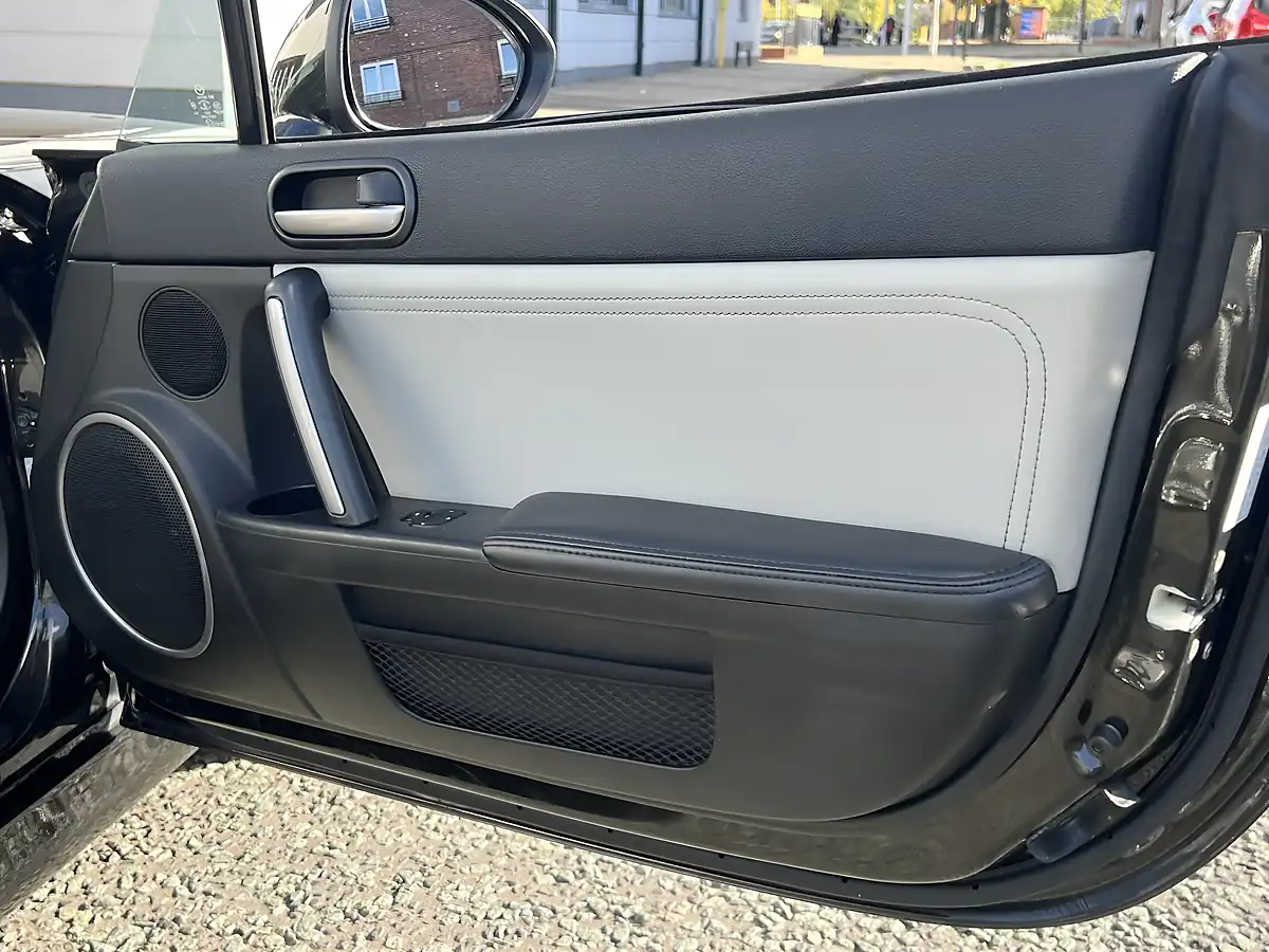 Used 2011 Mazda MX-5 Kendo Black - Interior and Exterior details 17