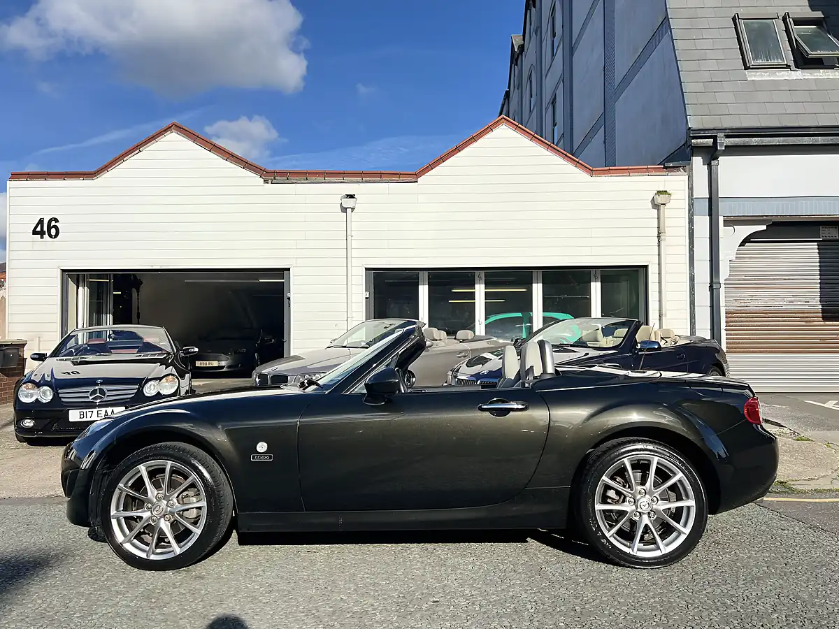 Used 2011 Mazda MX-5 Kendo Black - Interior and Exterior details 6