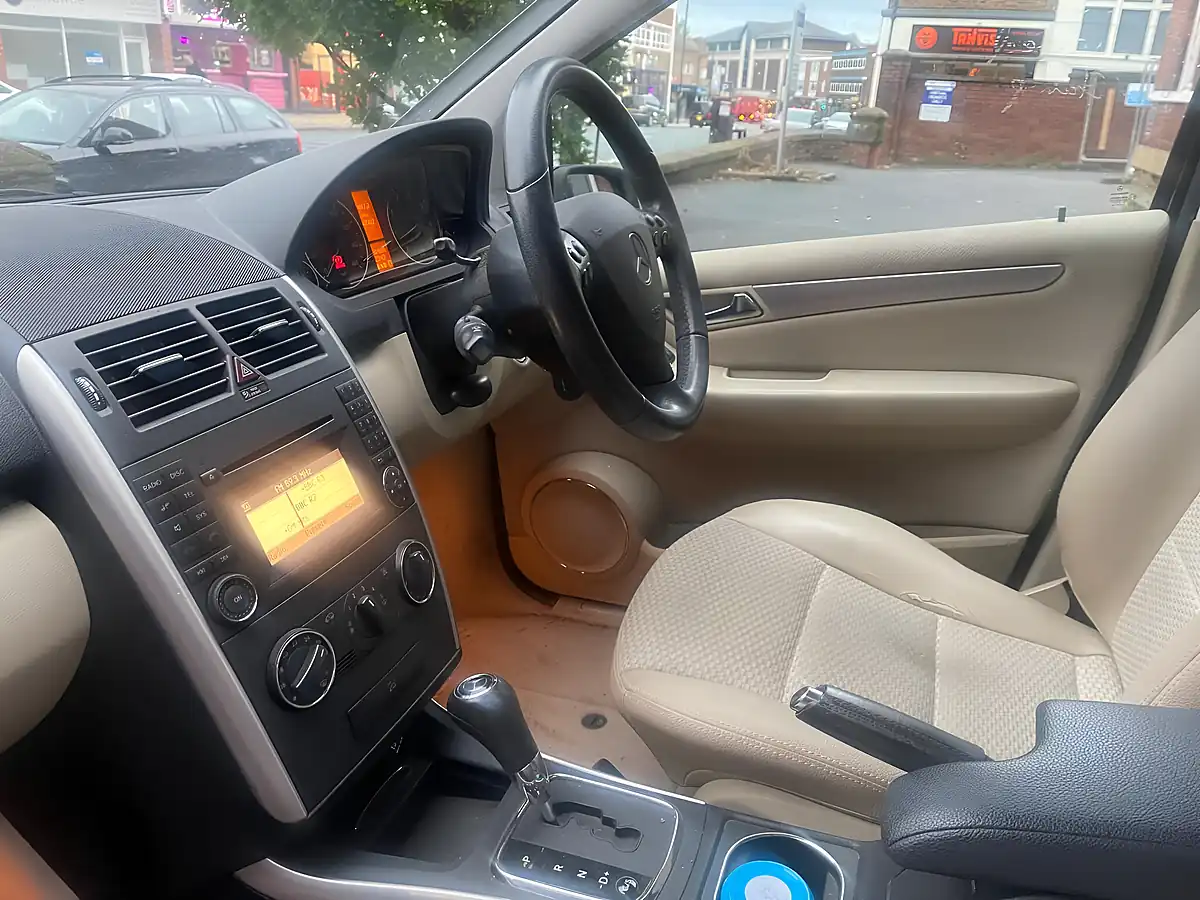 Used 2011 Mercedes-Benz a Class Avantgarde Se Black - Interior and Exterior details 12