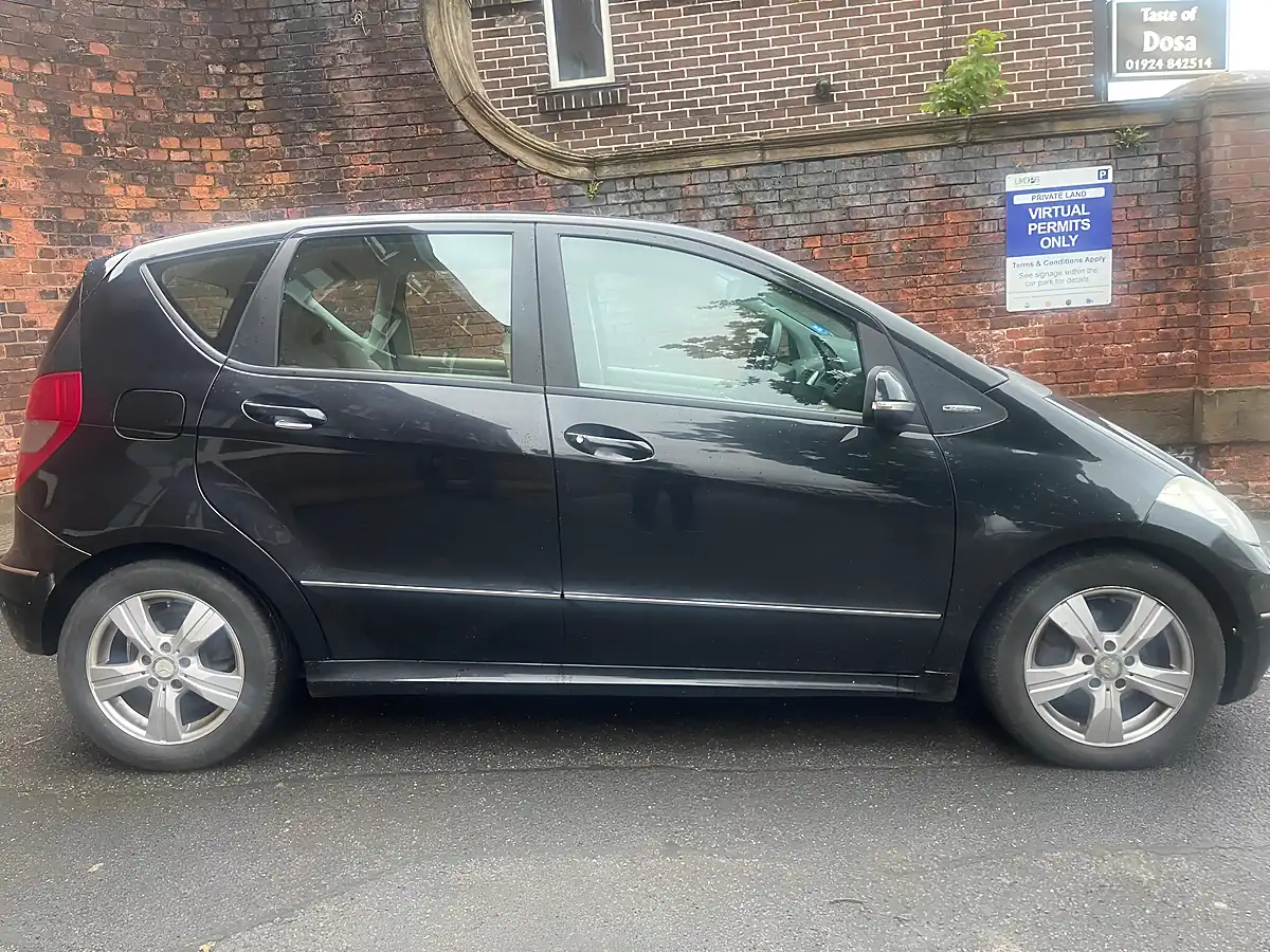 Used 2011 Mercedes-Benz a Class Avantgarde Se Black - Interior and Exterior details 14