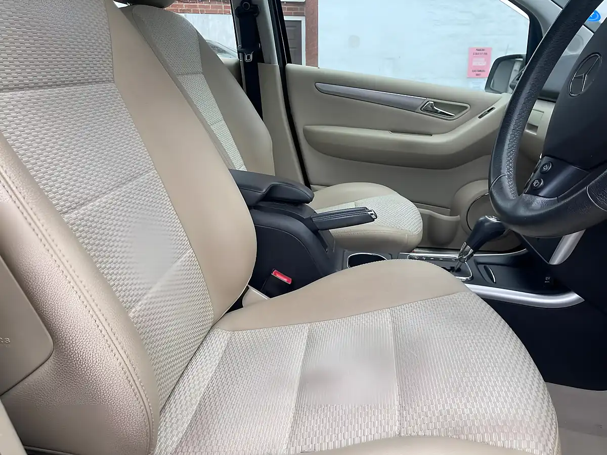 Used 2011 Mercedes-Benz a Class Avantgarde Se Black - Interior and Exterior details 16