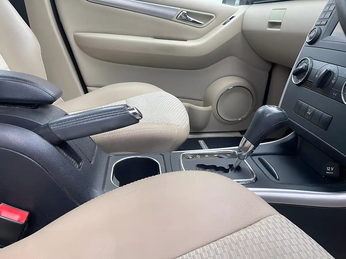 Used 2011 Mercedes-Benz a Class Avantgarde Se Black - Interior and Exterior details 17