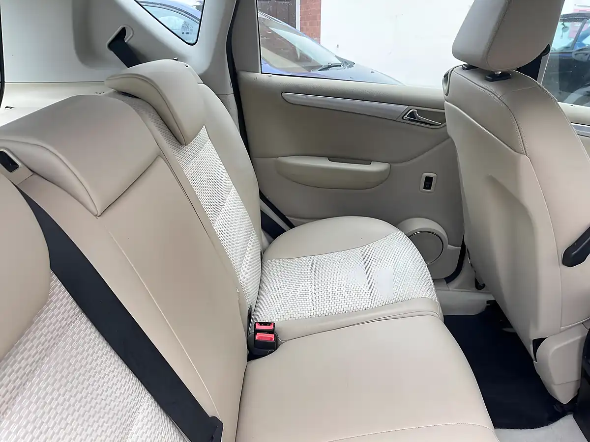 Used 2011 Mercedes-Benz a Class Avantgarde Se Black - Interior and Exterior details 19