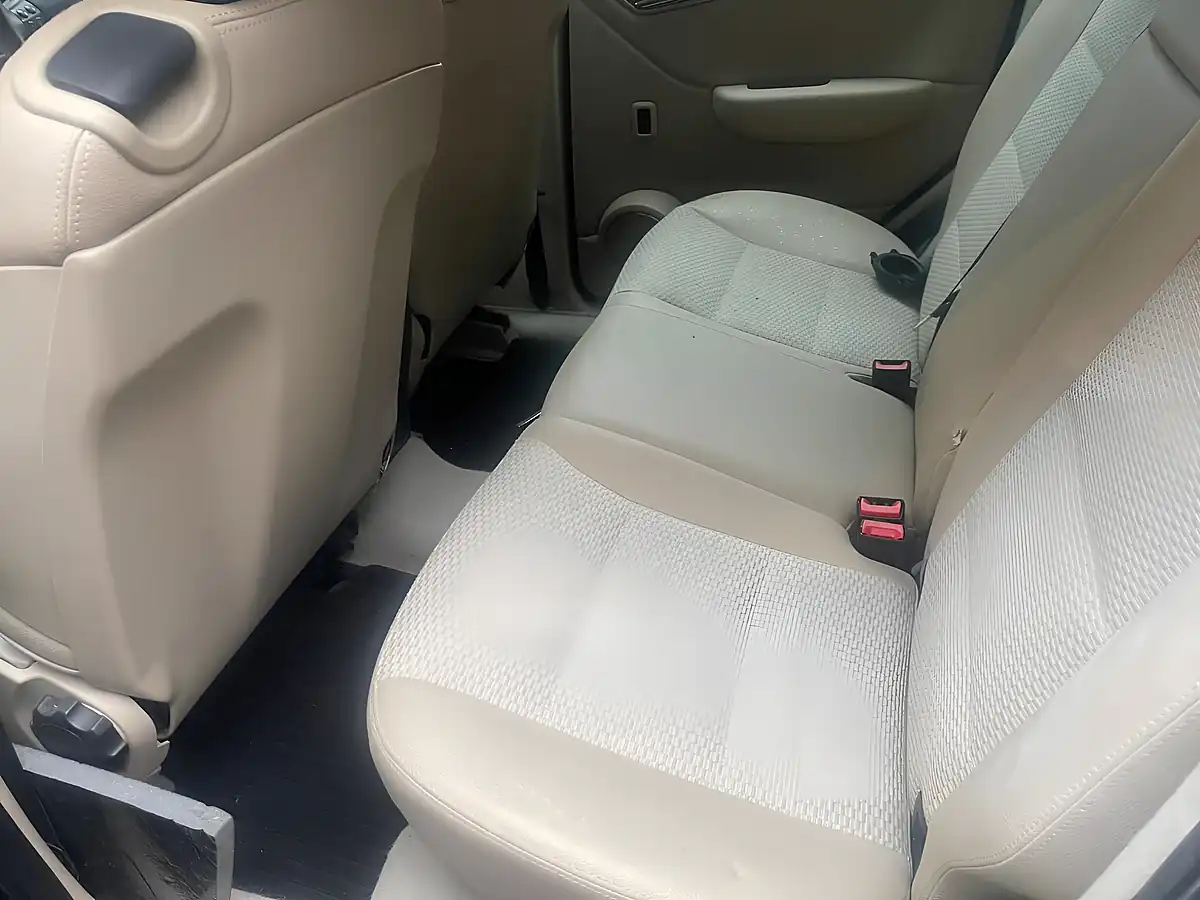 Used 2011 Mercedes-Benz a Class Avantgarde Se Black - Interior and Exterior details 4