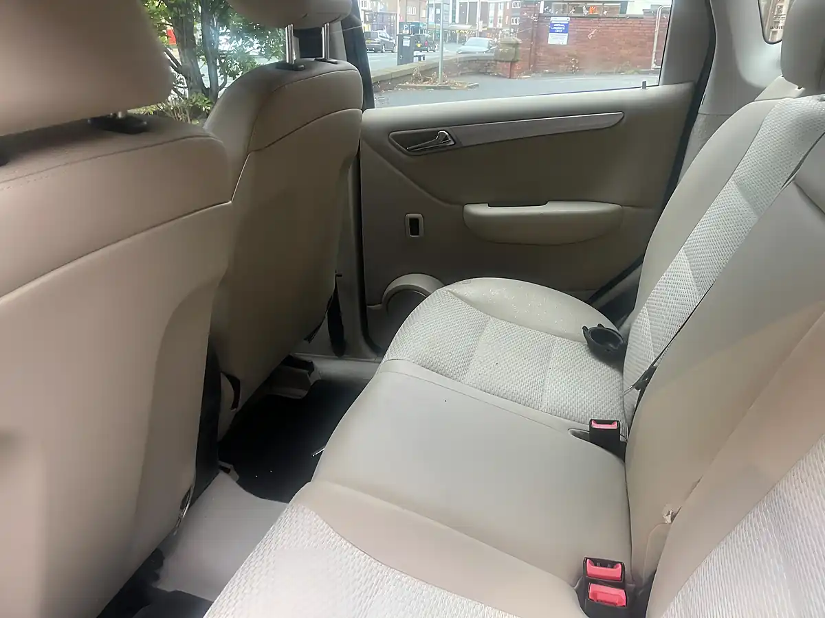 Used 2011 Mercedes-Benz a Class Avantgarde Se Black - Interior and Exterior details 5