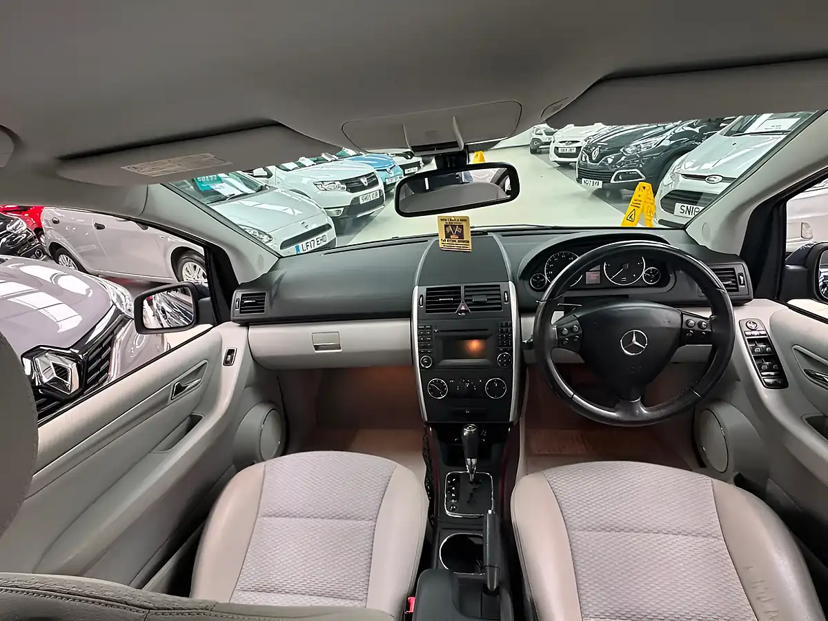Used 2011 Mercedes-Benz a Class Avantgarde Se Blue - Interior and Exterior details 10