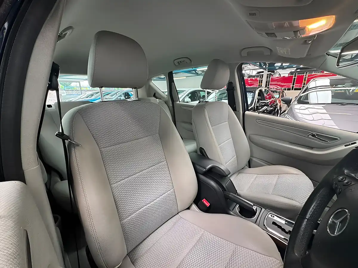 Used 2011 Mercedes-Benz a Class Avantgarde Se Blue - Interior and Exterior details 11