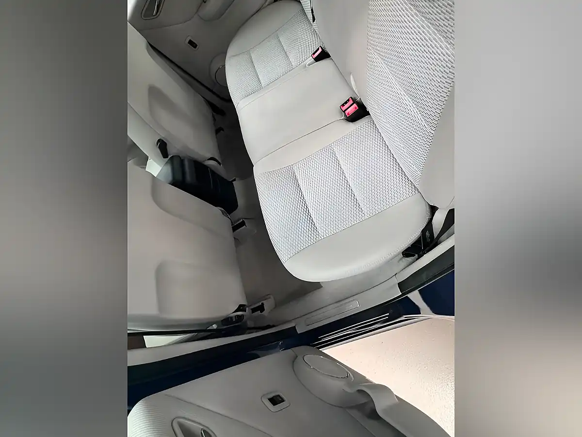 Used 2011 Mercedes-Benz a Class Avantgarde Se Blue - Interior and Exterior details 12