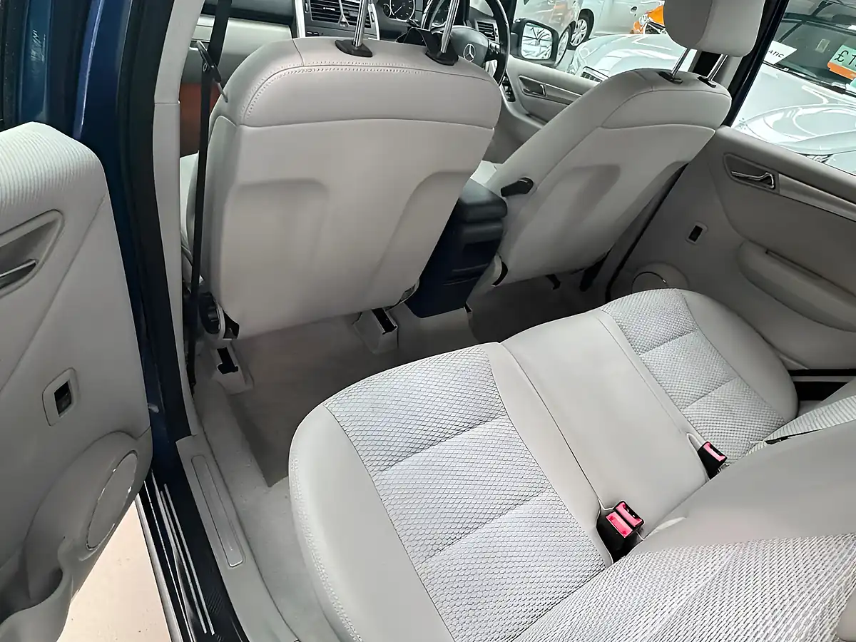 Used 2011 Mercedes-Benz a Class Avantgarde Se Blue - Interior and Exterior details 13