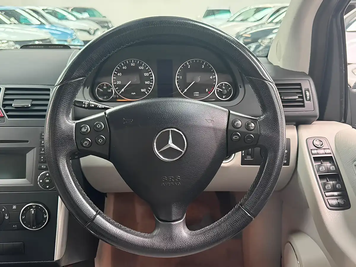 Used 2011 Mercedes-Benz a Class Avantgarde Se Blue - Interior and Exterior details 17