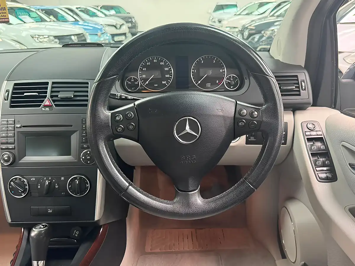 Used 2011 Mercedes-Benz a Class Avantgarde Se Blue - Interior and Exterior details 18