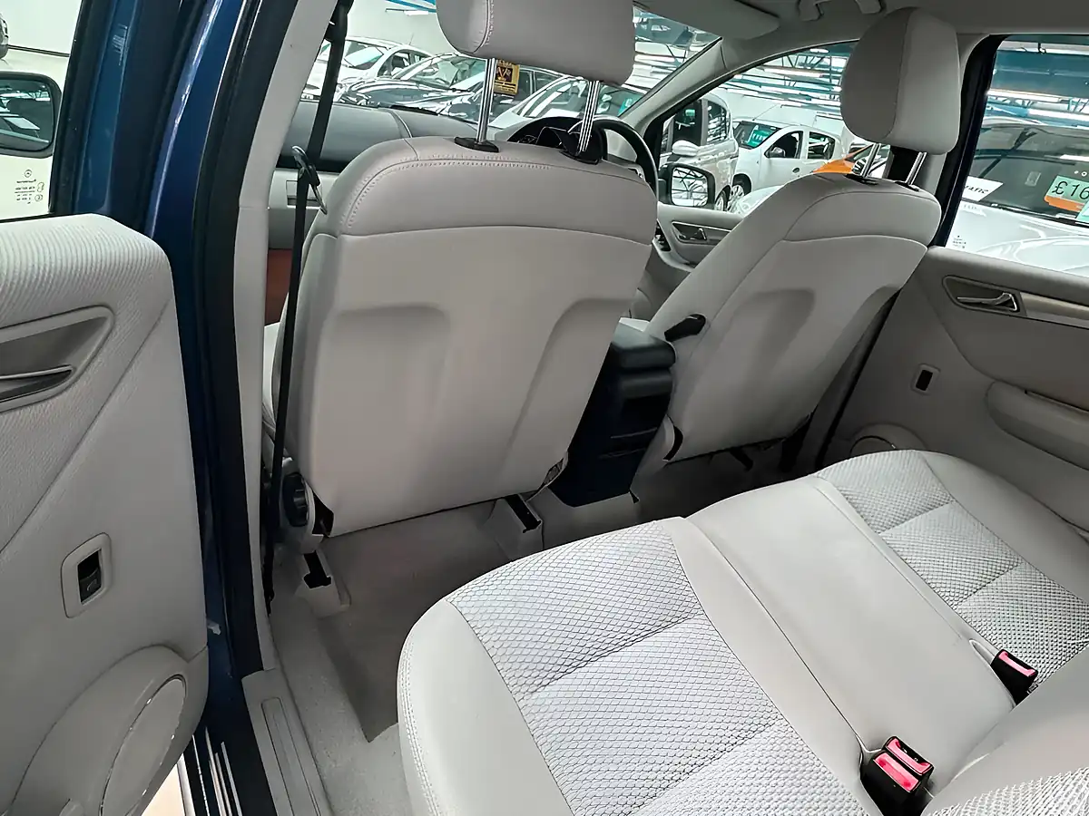 Used 2011 Mercedes-Benz a Class Avantgarde Se Blue - Interior and Exterior details 19