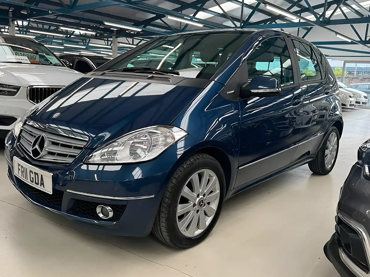 Used 2011 Mercedes-Benz a Class Avantgarde Se Blue - Interior and Exterior details 2