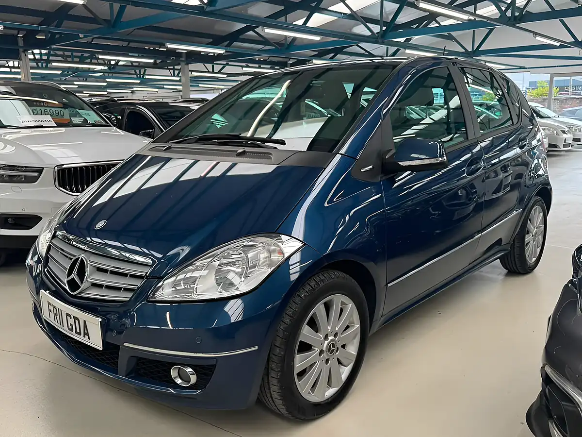 Used 2011 Mercedes-Benz a Class Avantgarde Se Blue - Interior and Exterior details 5