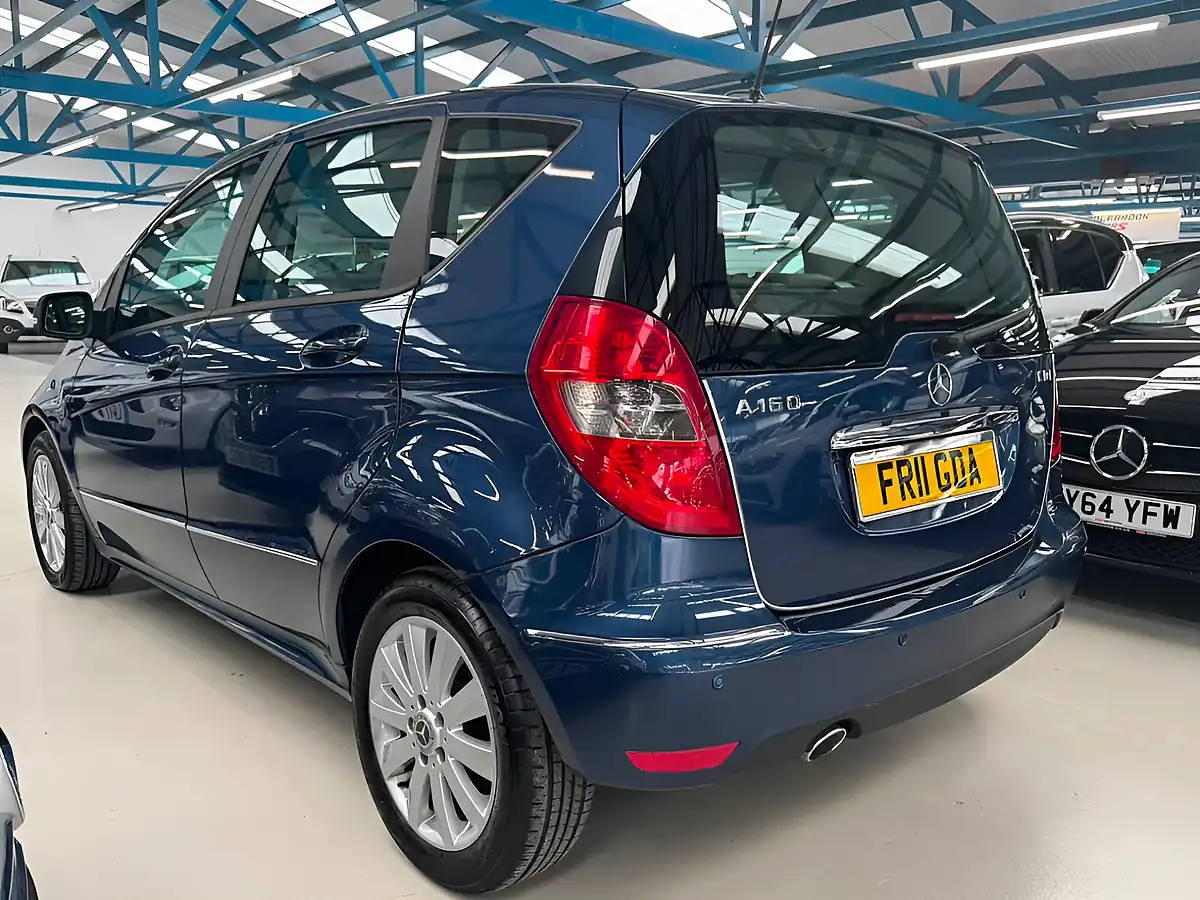 Used 2011 Mercedes-Benz a Class Avantgarde Se Blue - Interior and Exterior details 7