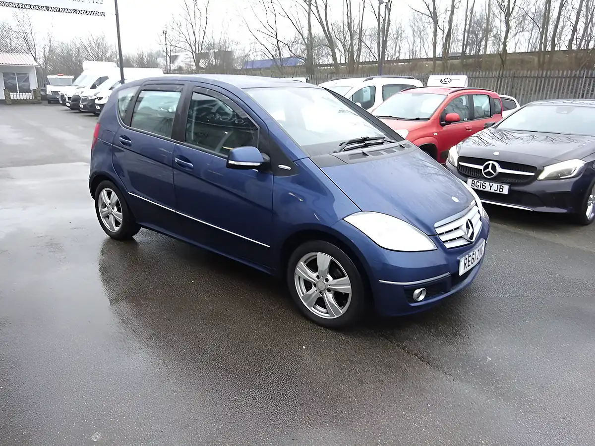 Used 2011 Mercedes-Benz a Class Avantgarde Se Blue - Interior and Exterior details 10