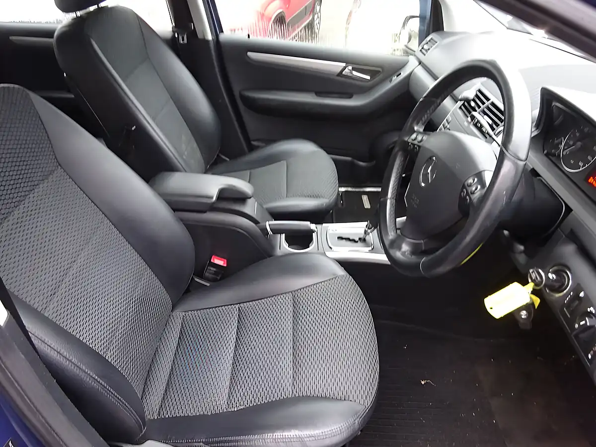 Used 2011 Mercedes-Benz a Class Avantgarde Se Blue - Interior and Exterior details 11