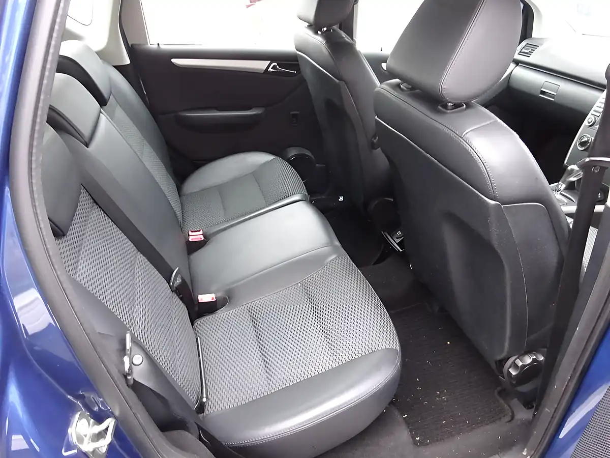 Used 2011 Mercedes-Benz a Class Avantgarde Se Blue - Interior and Exterior details 12