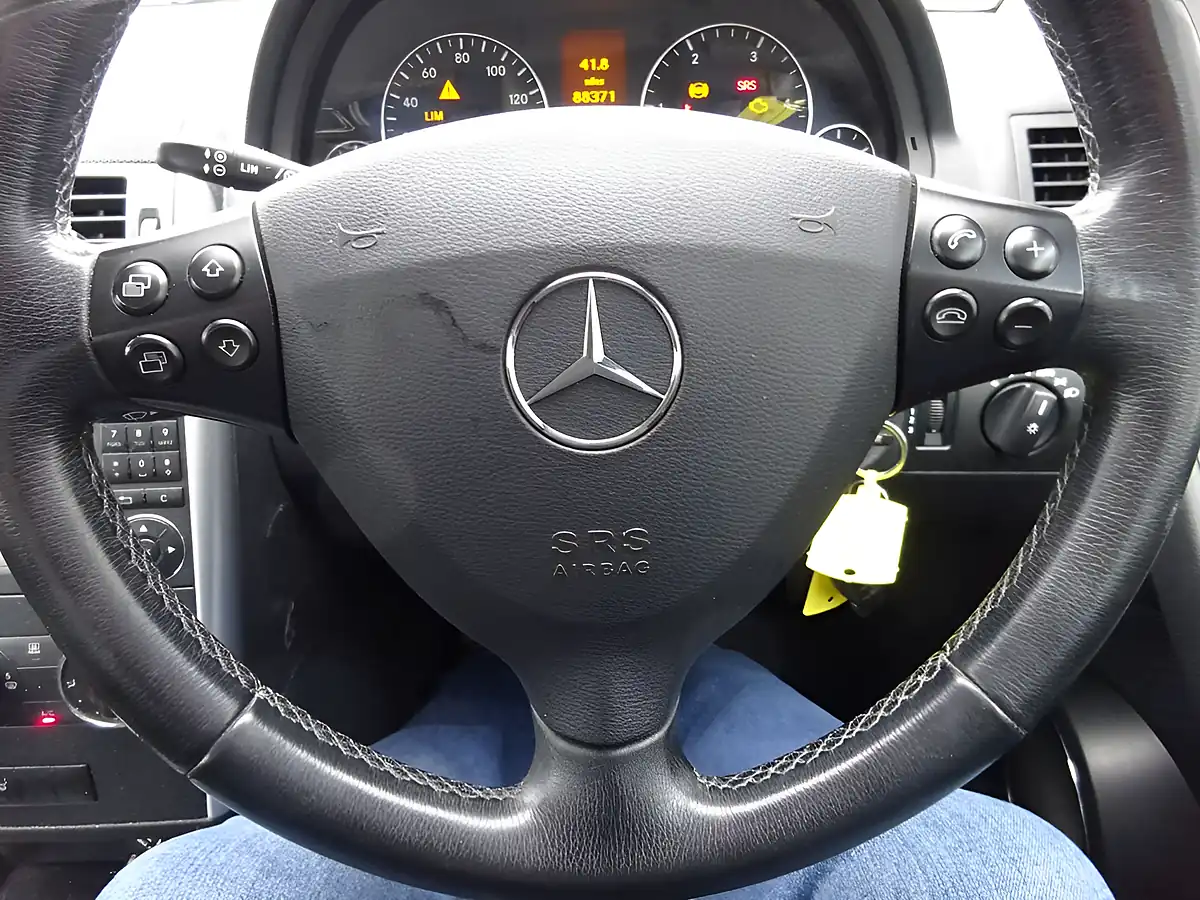 Used 2011 Mercedes-Benz a Class Avantgarde Se Blue - Interior and Exterior details 13
