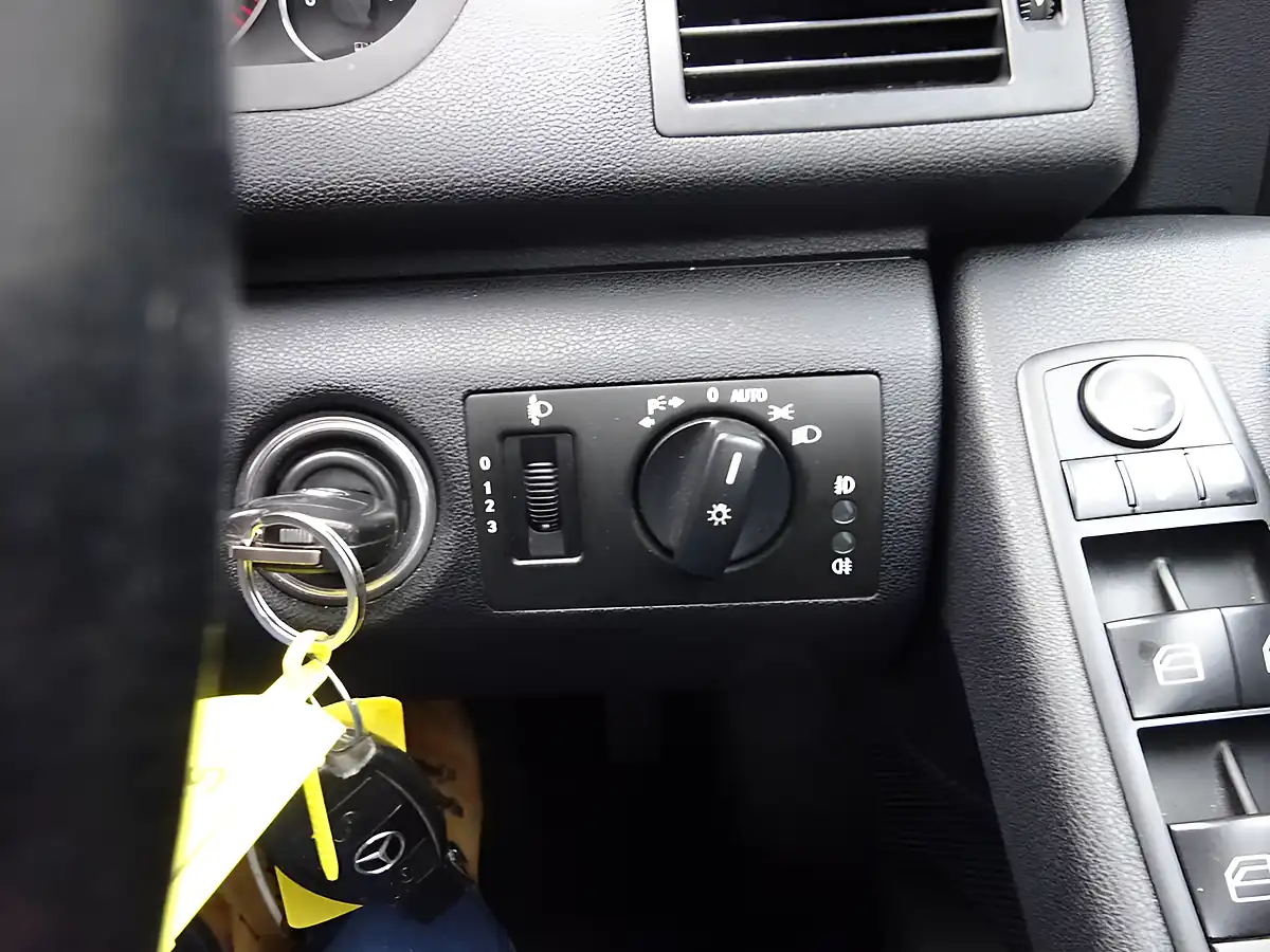 Used 2011 Mercedes-Benz a Class Avantgarde Se Blue - Interior and Exterior details 18