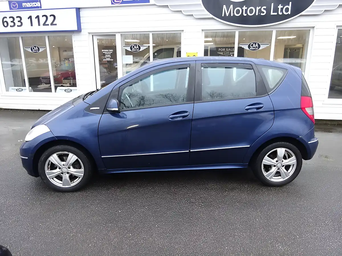 Used 2011 Mercedes-Benz a Class Avantgarde Se Blue - Interior and Exterior details 4