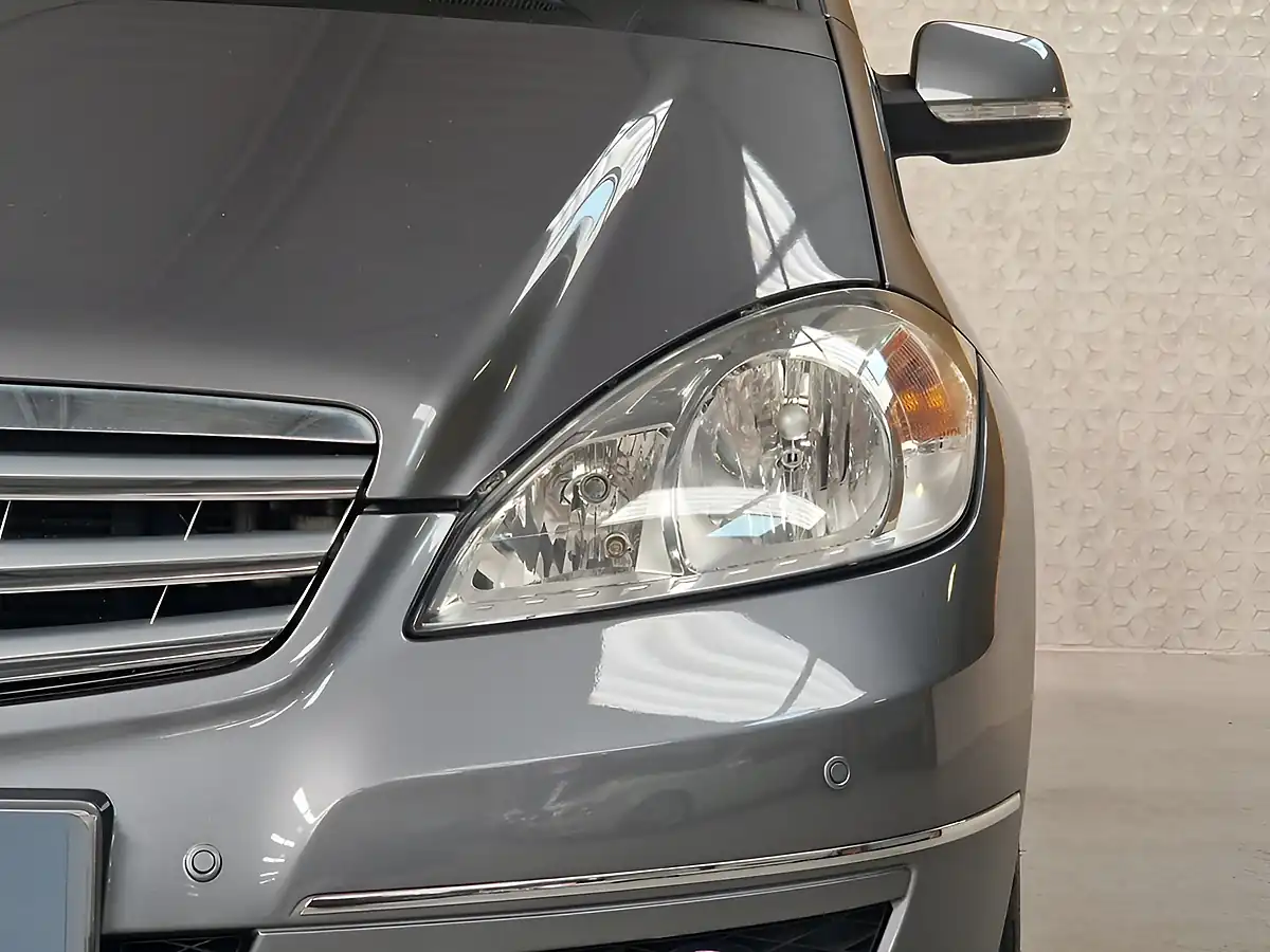 Used 2011 Mercedes-Benz a-Class Avantgarde Se Mountain Grey - Interior and Exterior details 13